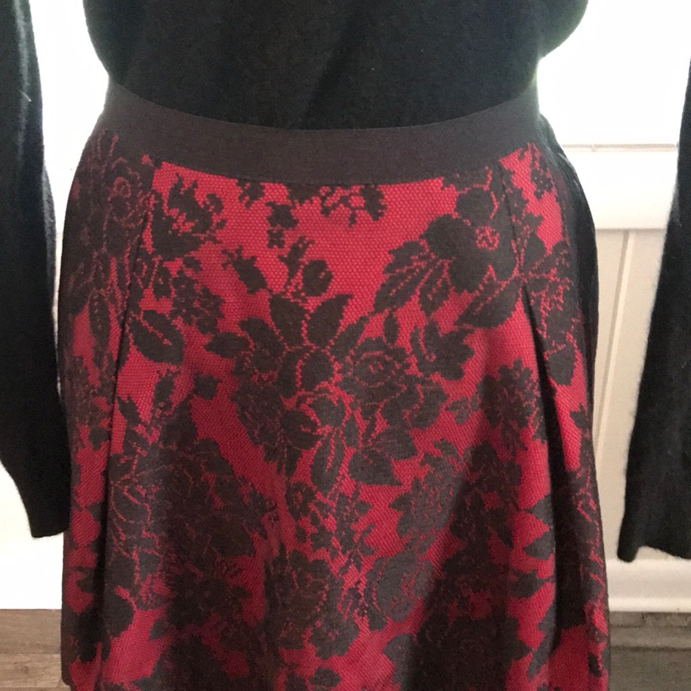 EUC White House Black Market floral lace skirt
